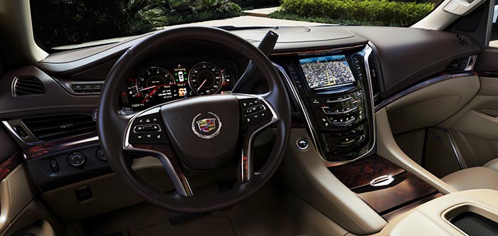 Chevrolet Suburban оснащается только автоматической коробкой передач, что облегчит езду. Четыре ступени изменяют друг друга очень плавно и мягко самый большой шевроле