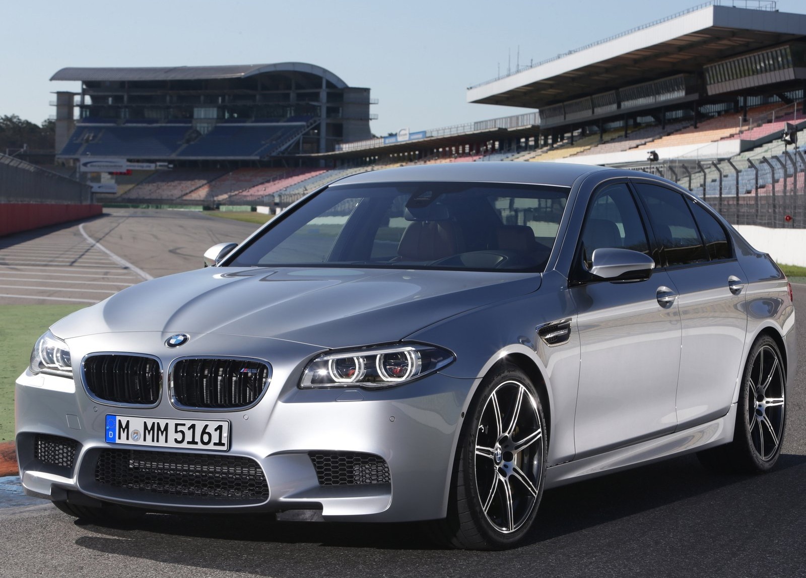 BMW M5 2014 new