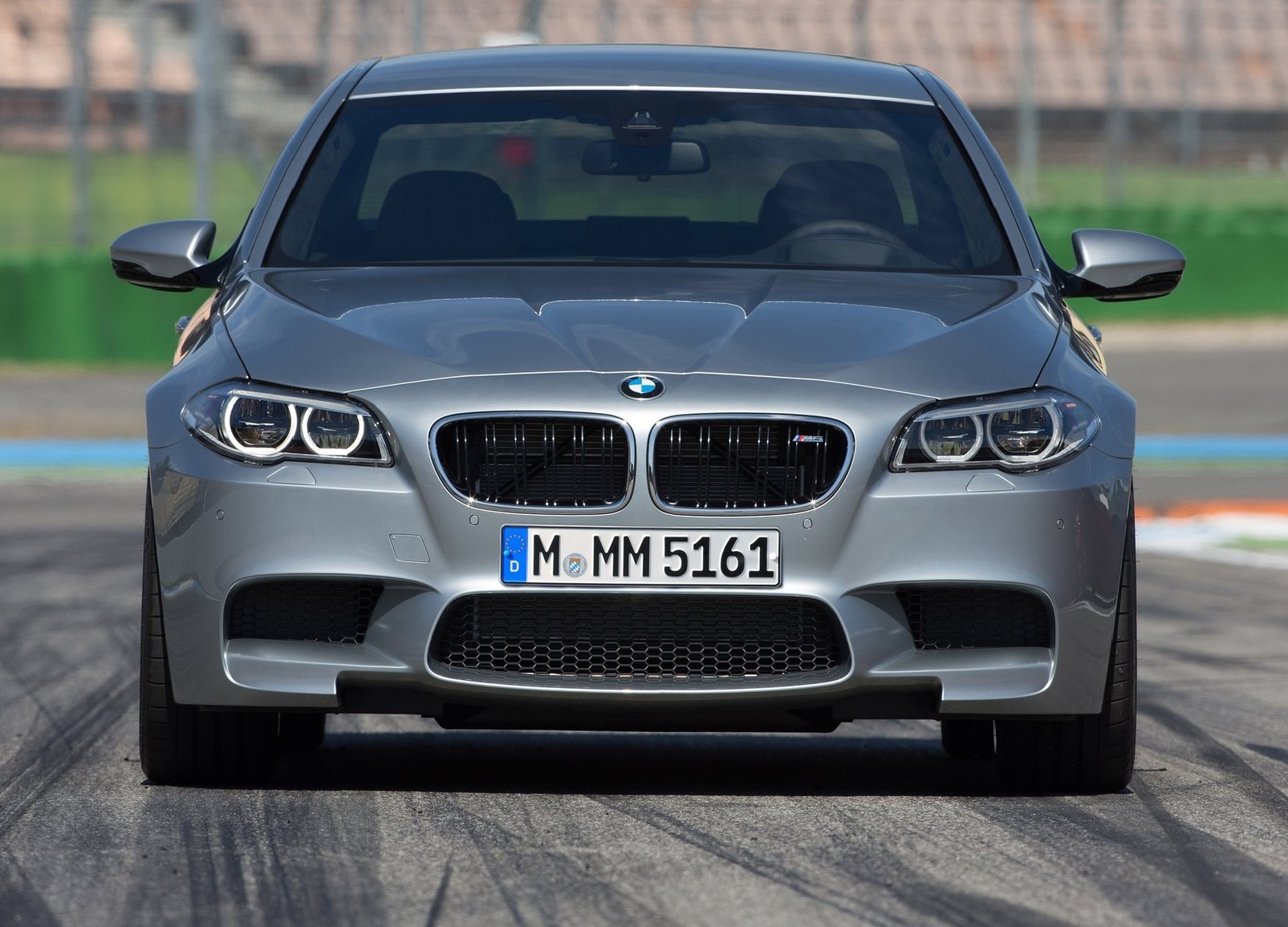 BMW M5 2014 спереди