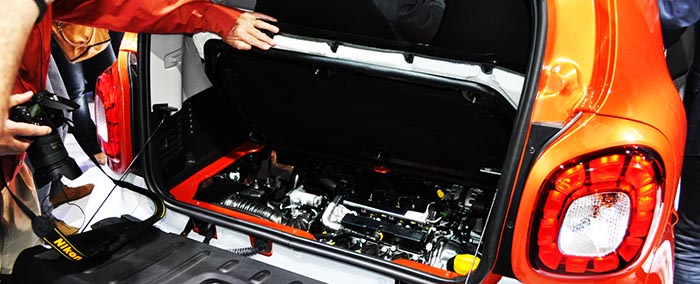 Моторный и багажный отделы автомобиля Smart ForTwo