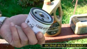 Новый масляный фильтр для Форд Фокус необходимо менять вместе с моторным маслом после 15 000 км