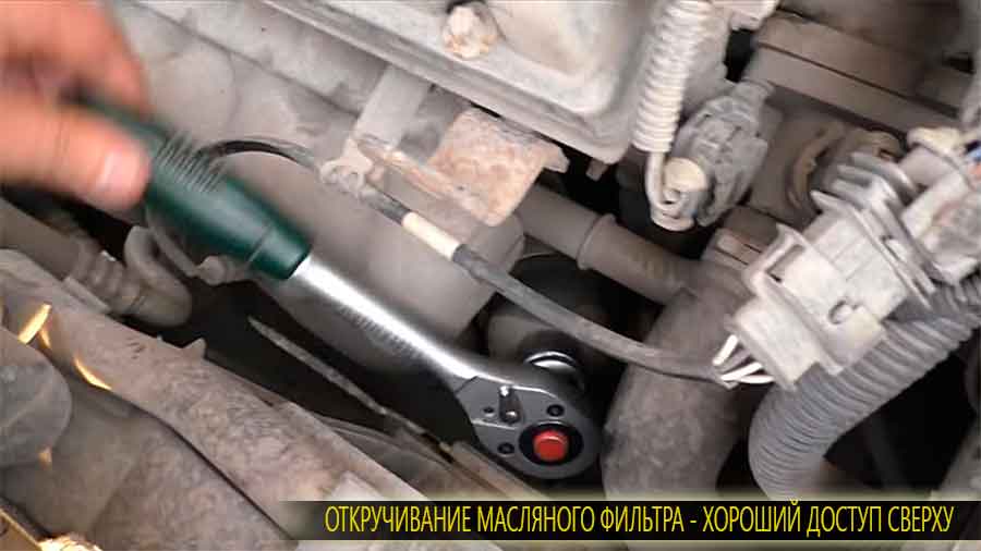 Расположение масляного фильтра на двигателе Опель Зафира Б. Открутить можно сверху - хороший доступ