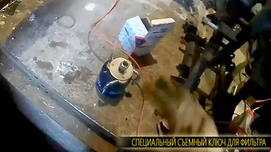 Иногда может потребоваться специальный съемник для масленого фильтра.