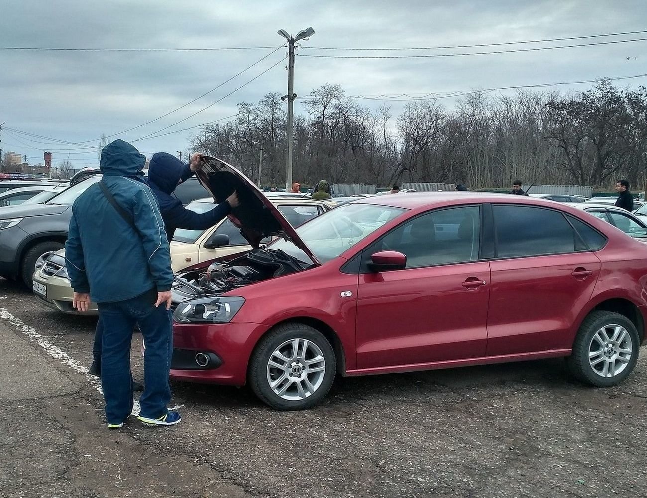 На что стоит обратить внимание при покупке авто с пробегом в автосалоне?