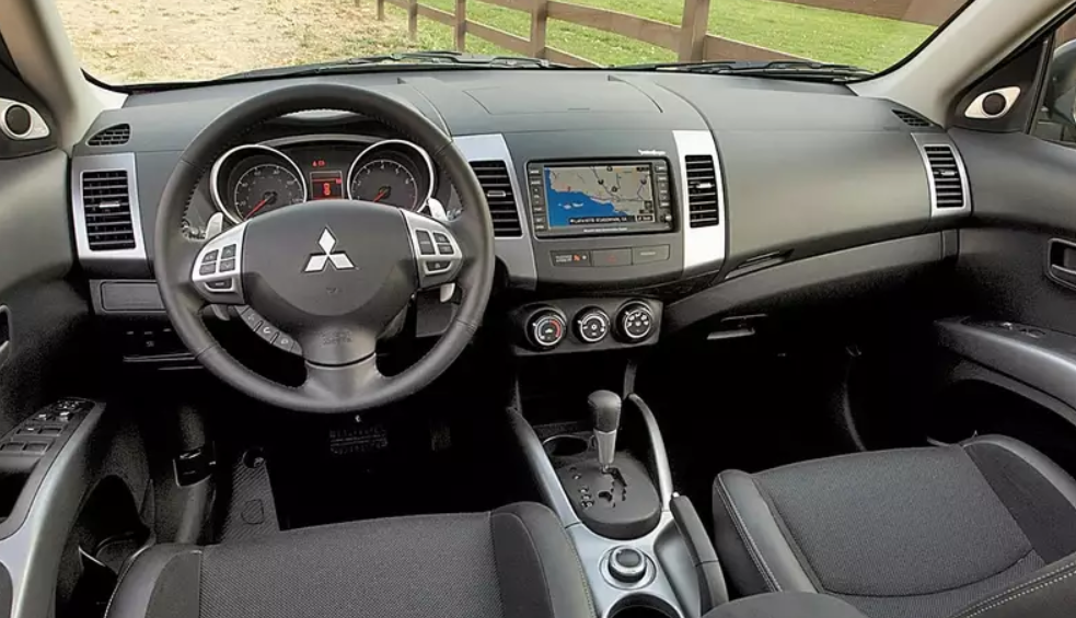 Сколько служит глушитель на Mitsubishi Outlander XL?